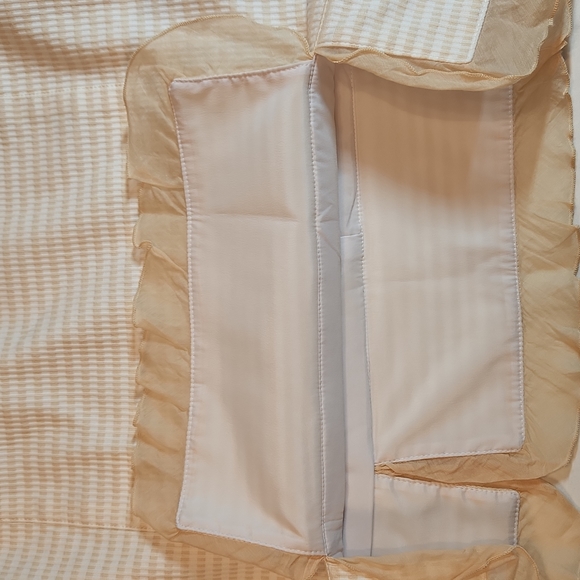 Kay Unger New York skirt, size 10. tan and white, ruffled trim - Picture 4 of 6